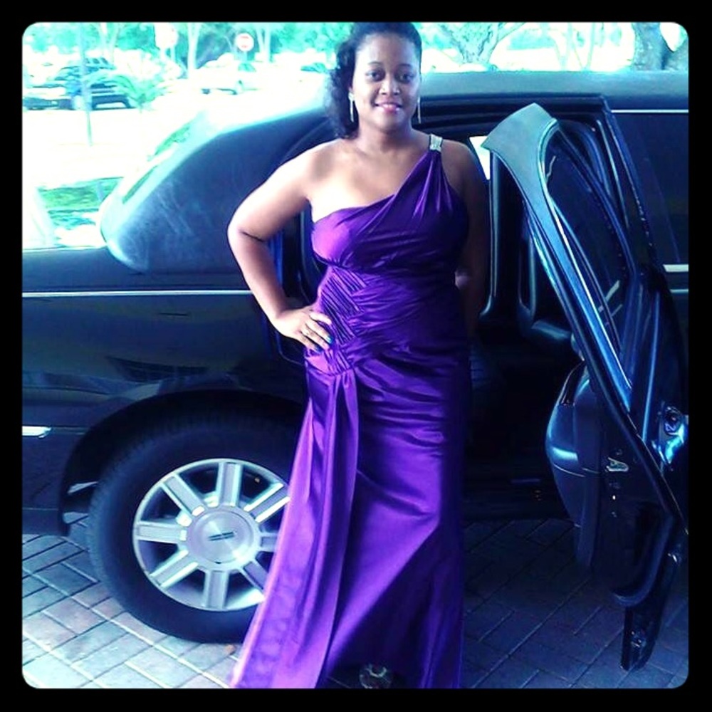 😍Beautiful classy gown!Great for special occasion